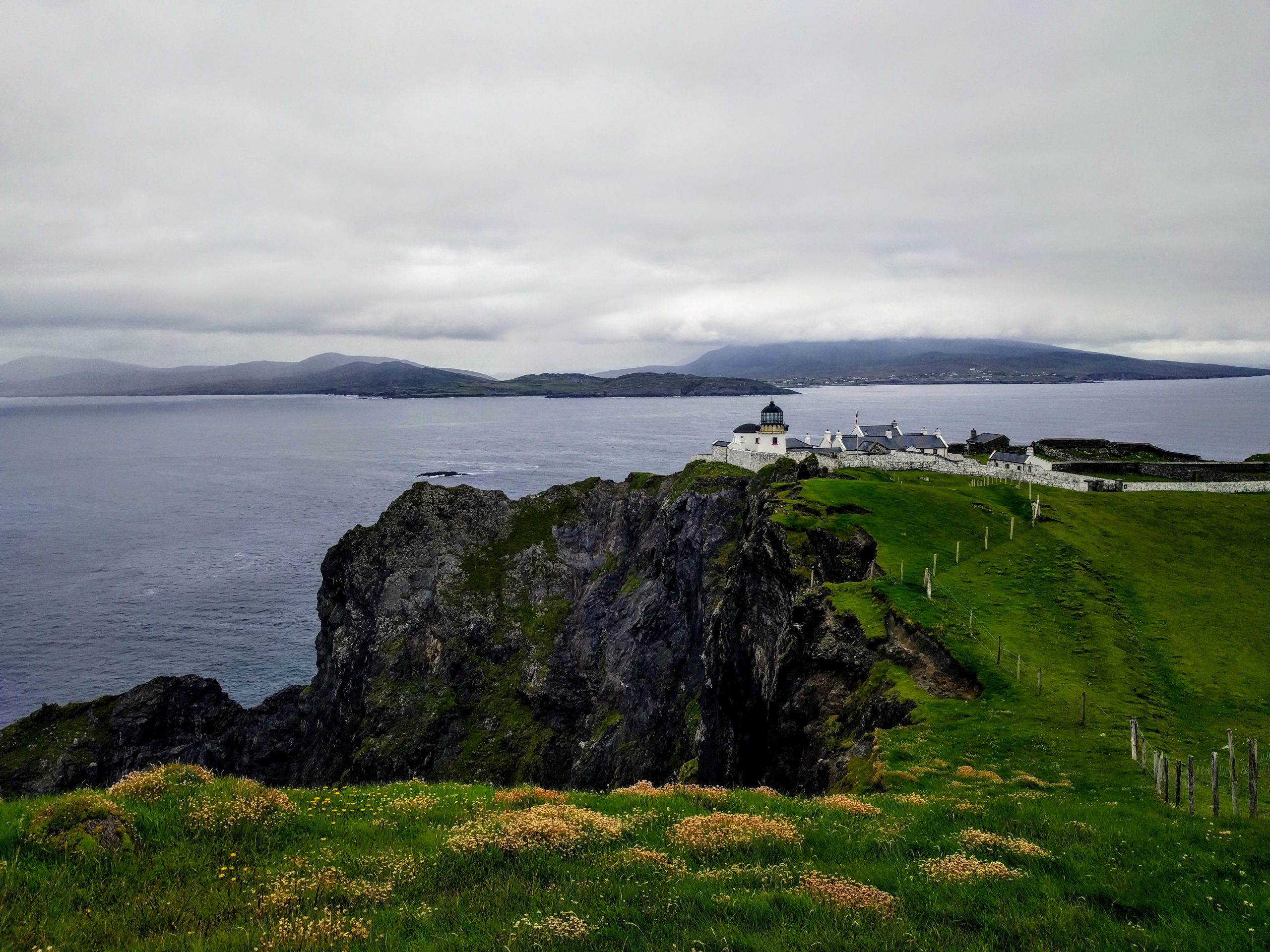Le phare de Clare island la Wild Atlantic Way