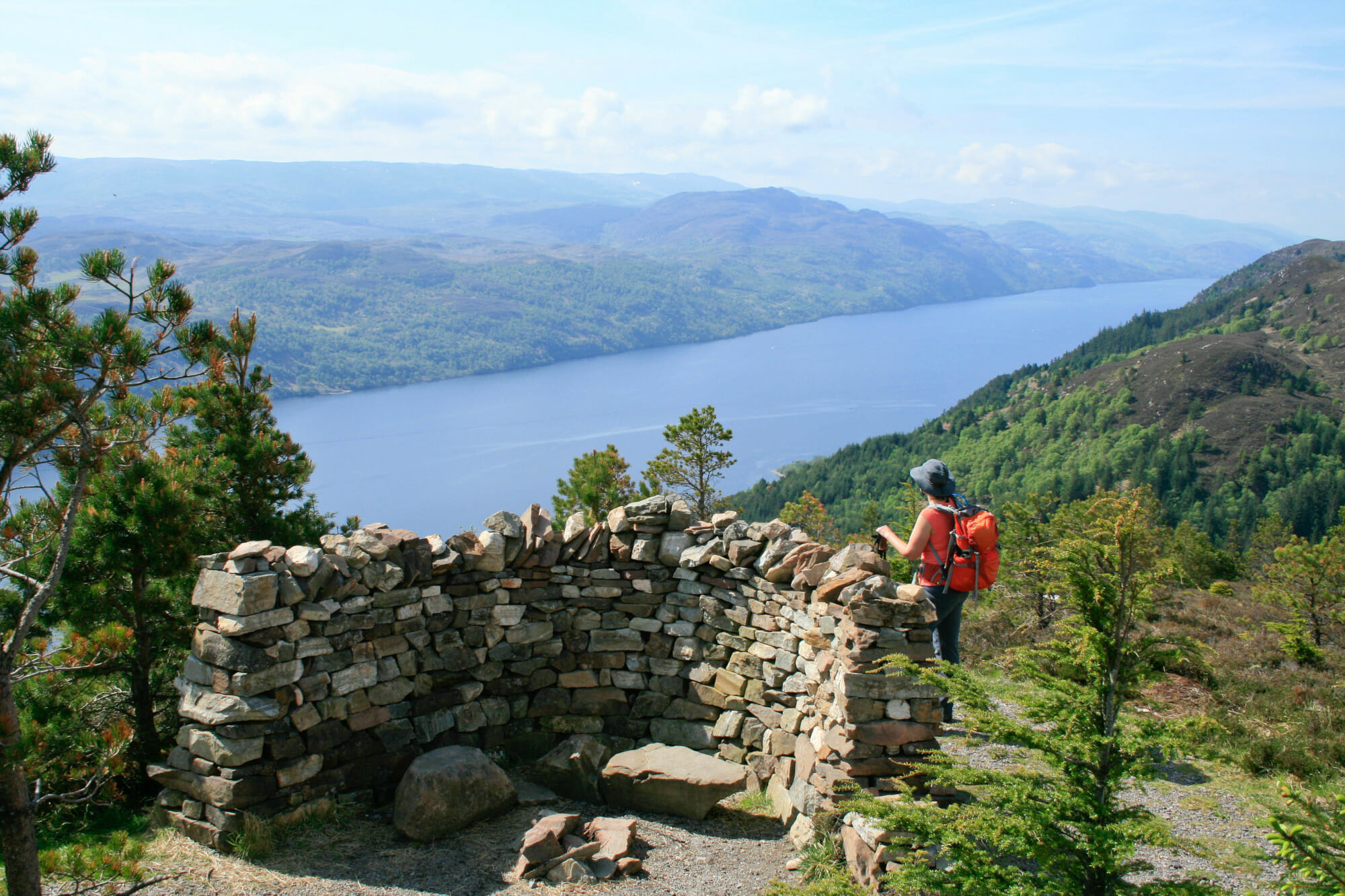 Entlang des Great Glen Ways mit Blick über den Loch Ness