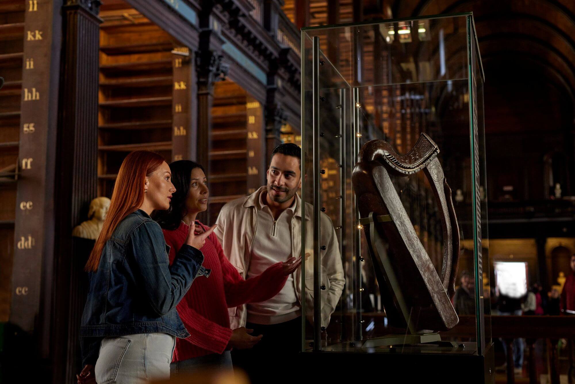 visitors, old library, tour, brian boru harp, trinity college, dublin city ti710z6