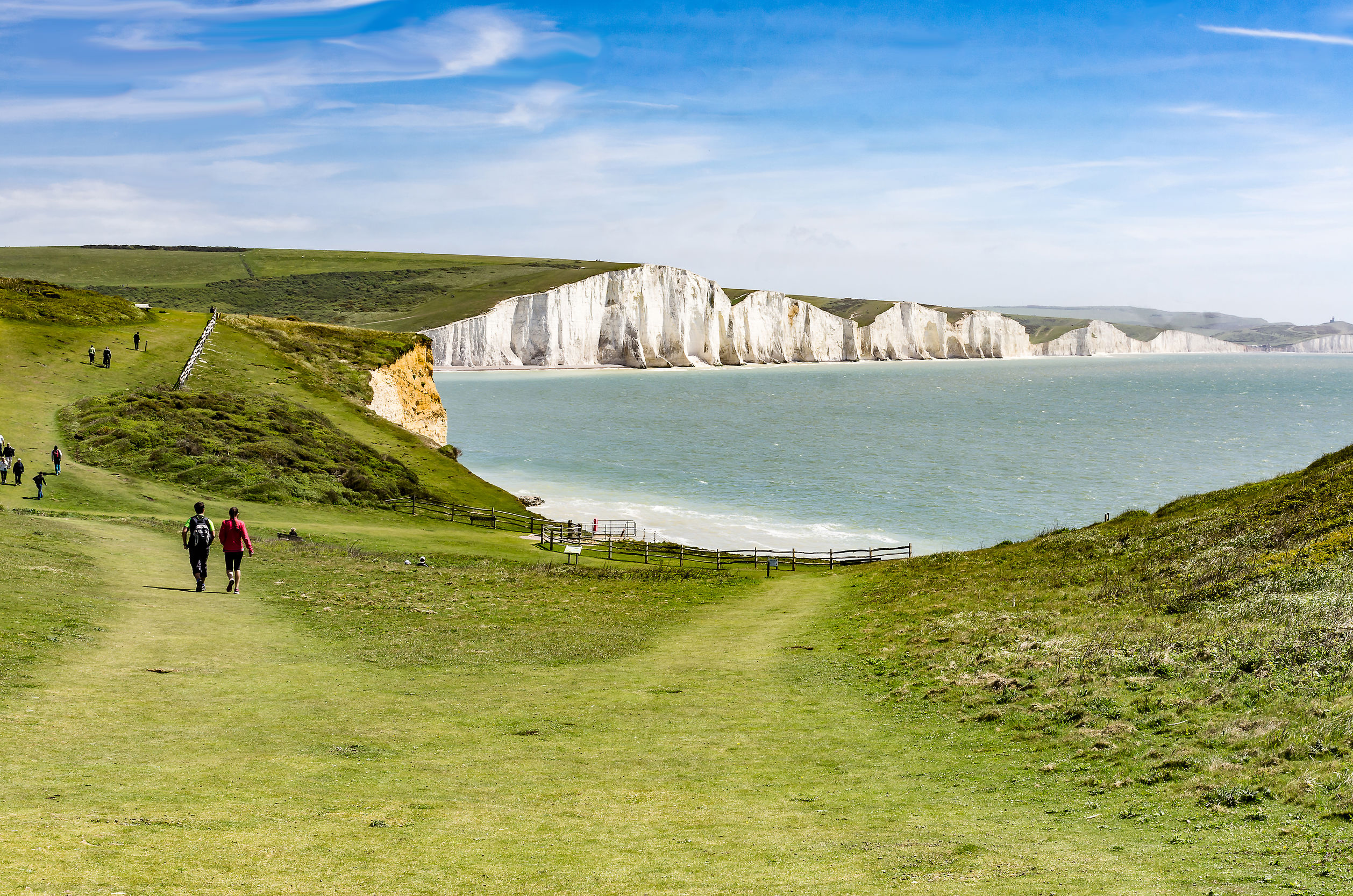 Randonneurs sur les falaises de Seven Sisters