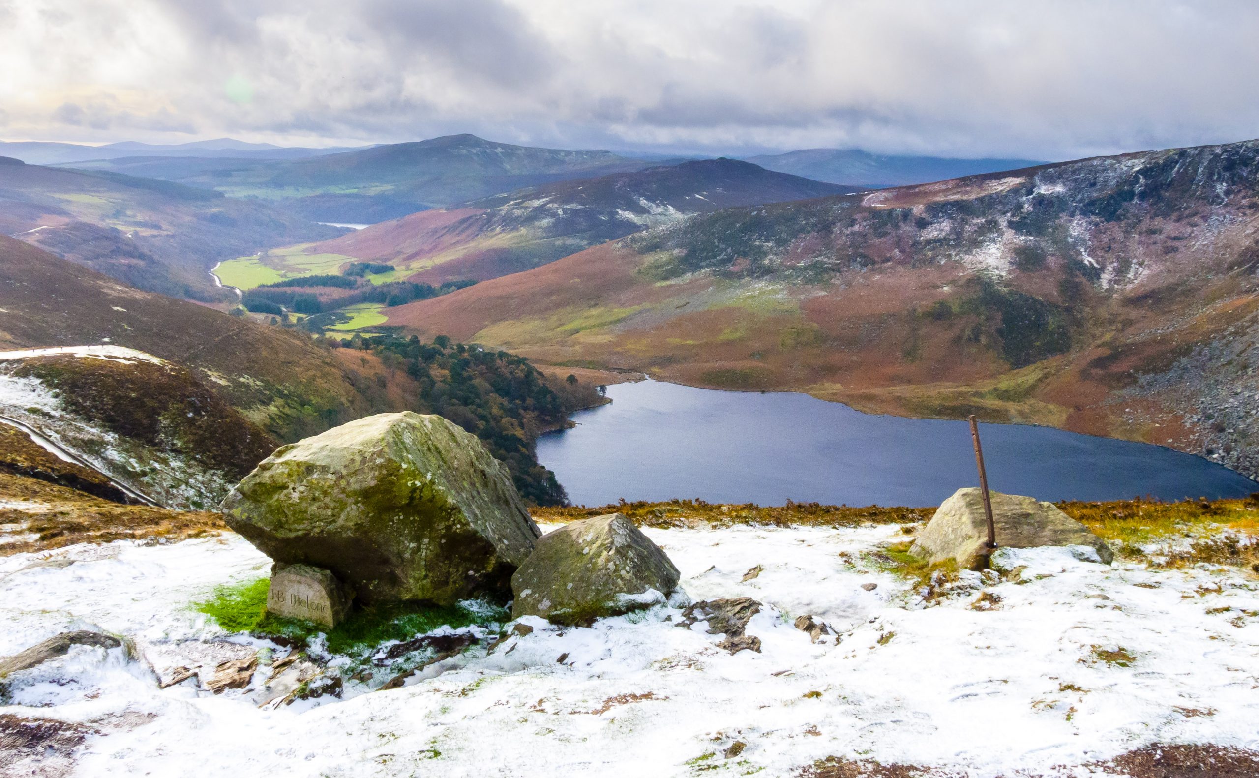 Wicklow Way - Das J.B. Malone Denkmal über dem Lough Tay