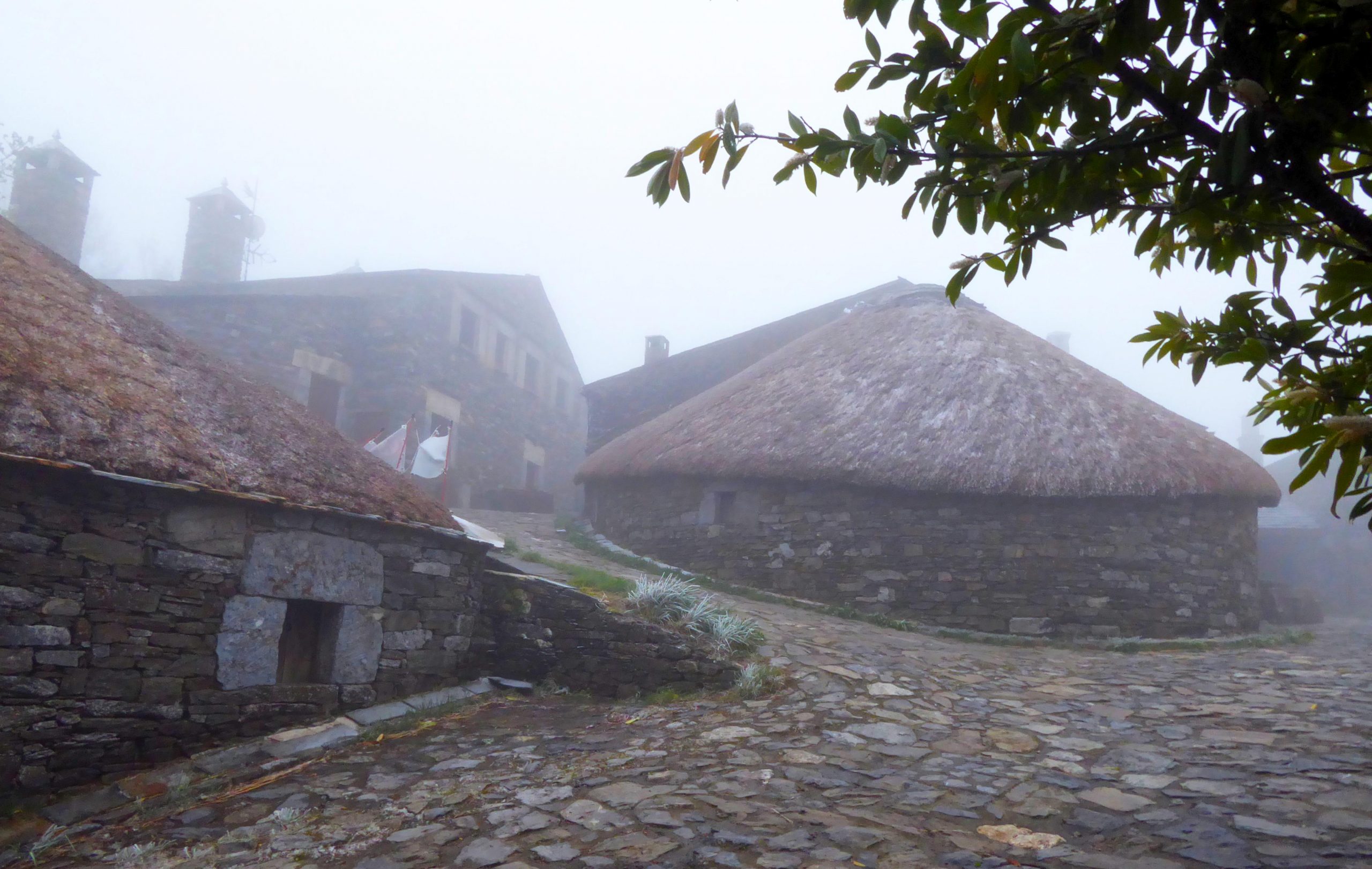 CFE - Camino - Pallozas in O Cebreiro