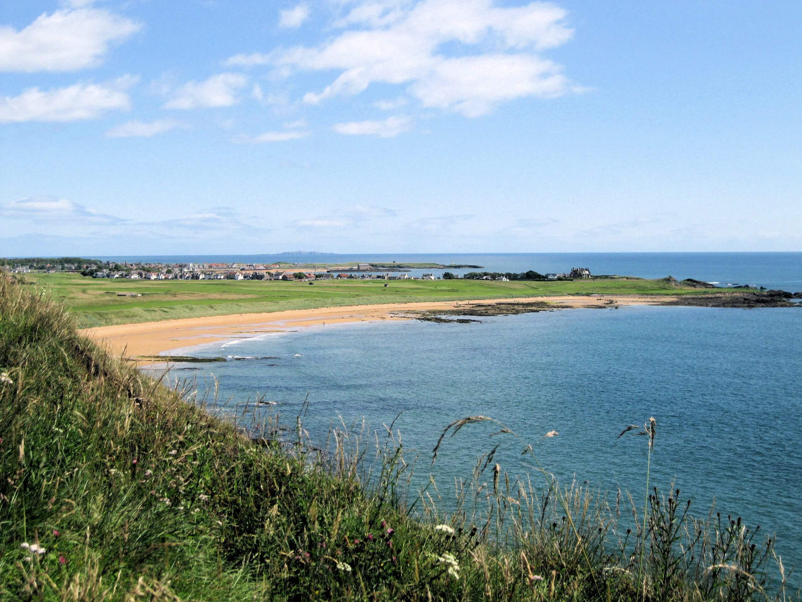 How to get to Lady's Walk in Fife by Bus or Train?