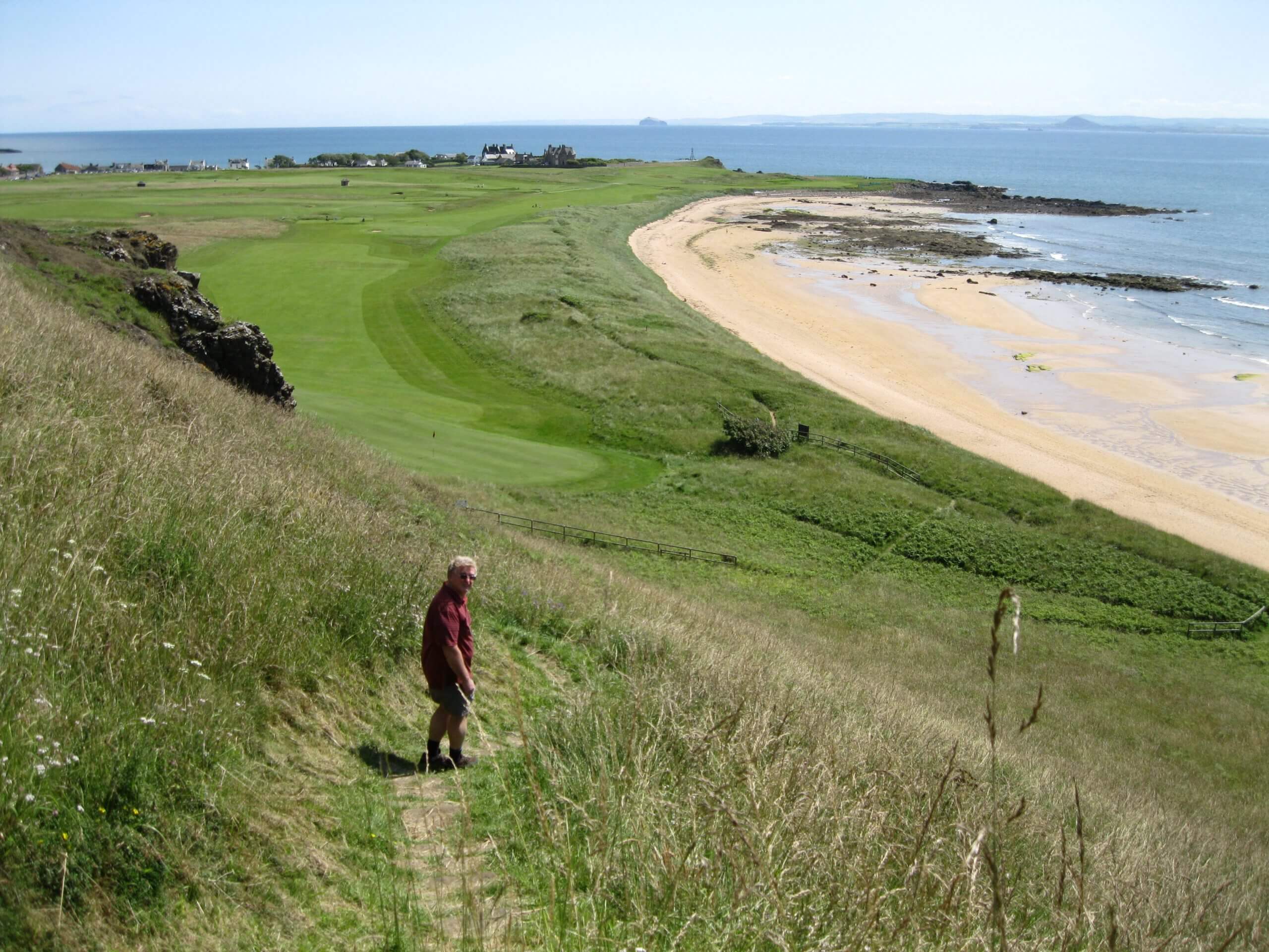 How to get to Lady's Walk in Fife by Bus or Train?