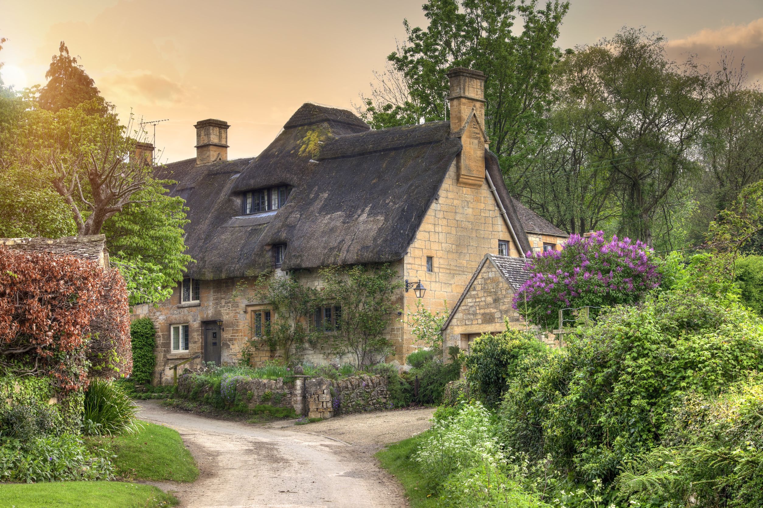 Pretty thatched Cotswold cottage in the village of Stanton, Gloucestershire, England.
