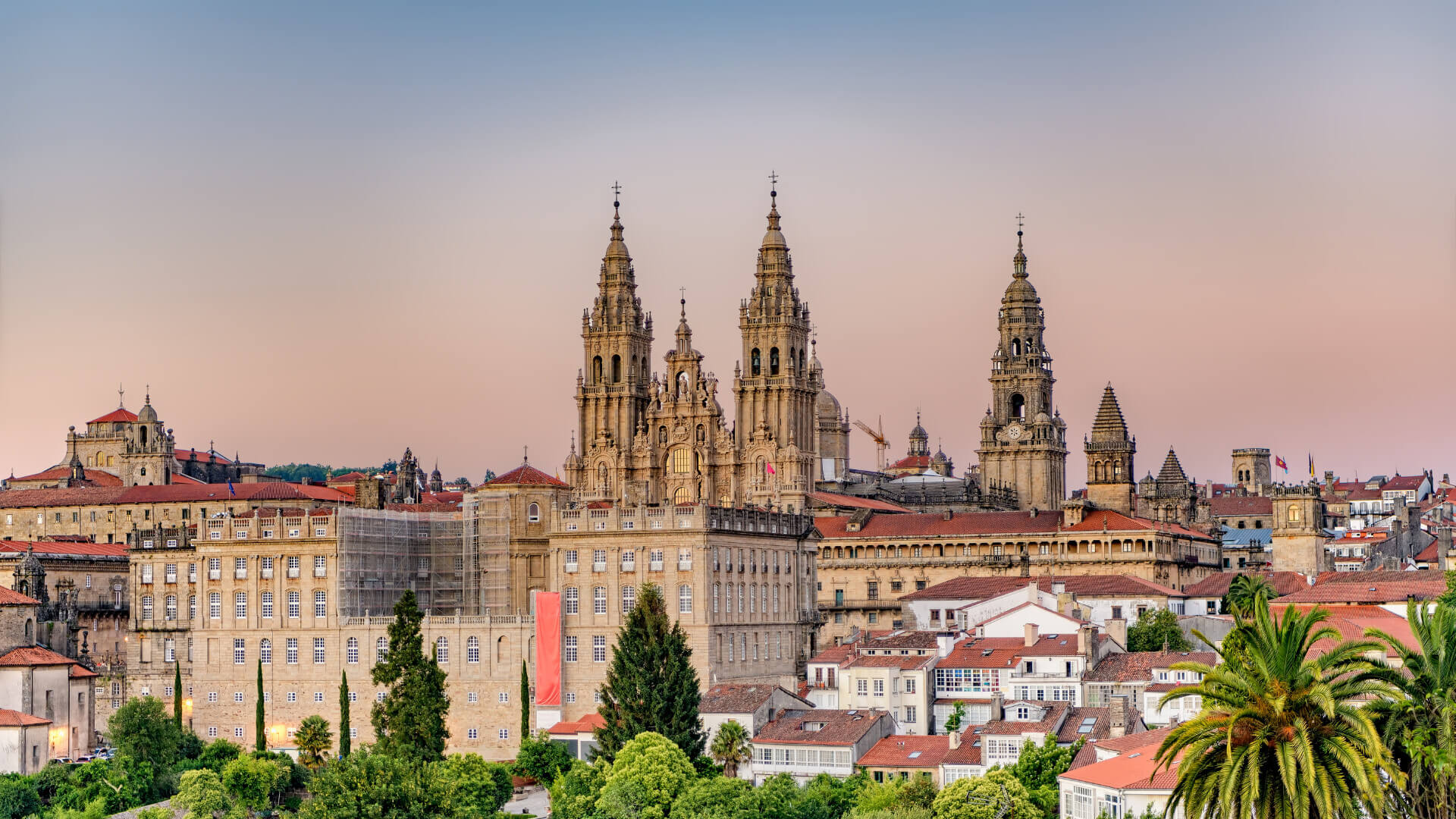 La cathédrale de Santiago et les bâtiments environnants.