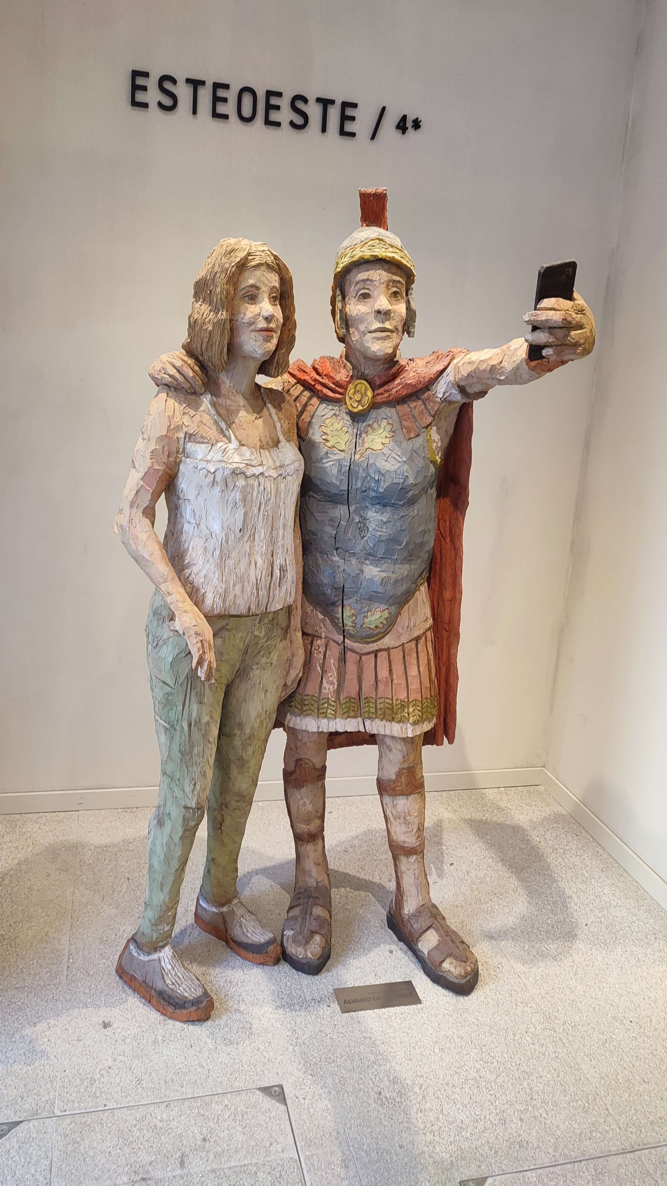 prim display roman soldier tourist smartphone img 20250929 090340