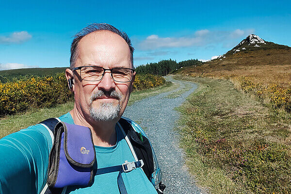 prim hauke selfie on roadway hill in background mg 20250929 135120 rtpd 110326 1750px