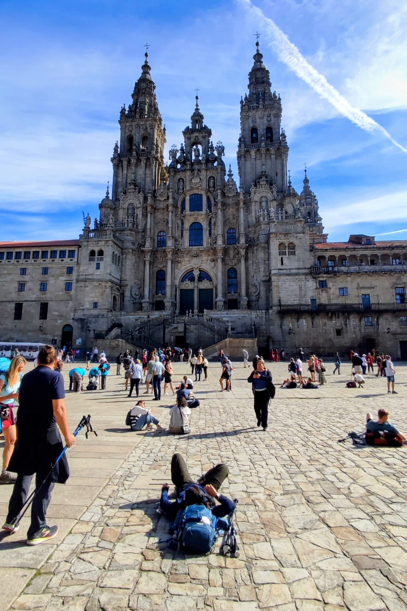 prim pilgrims gather in front of cathedral at santiago img 20251001 122420~2