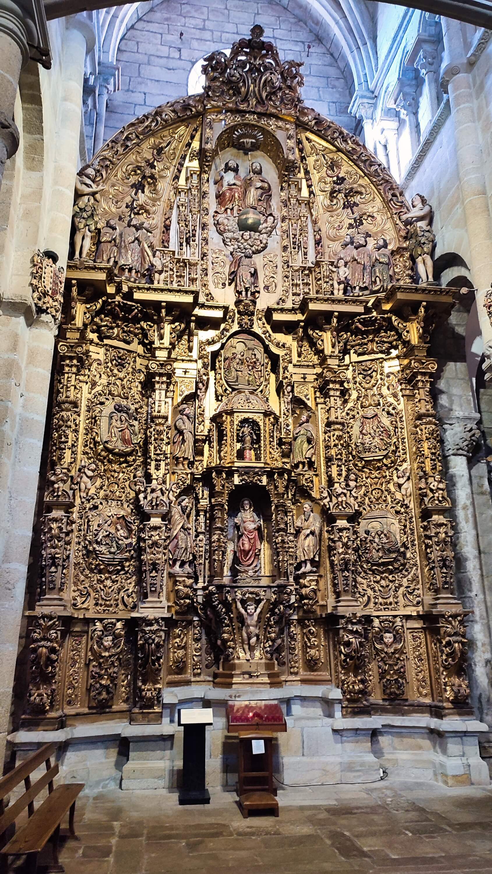 altar of the expectation in the cathedral of saint mary in tui img 20250926 122330 rtpd 030226 (1)