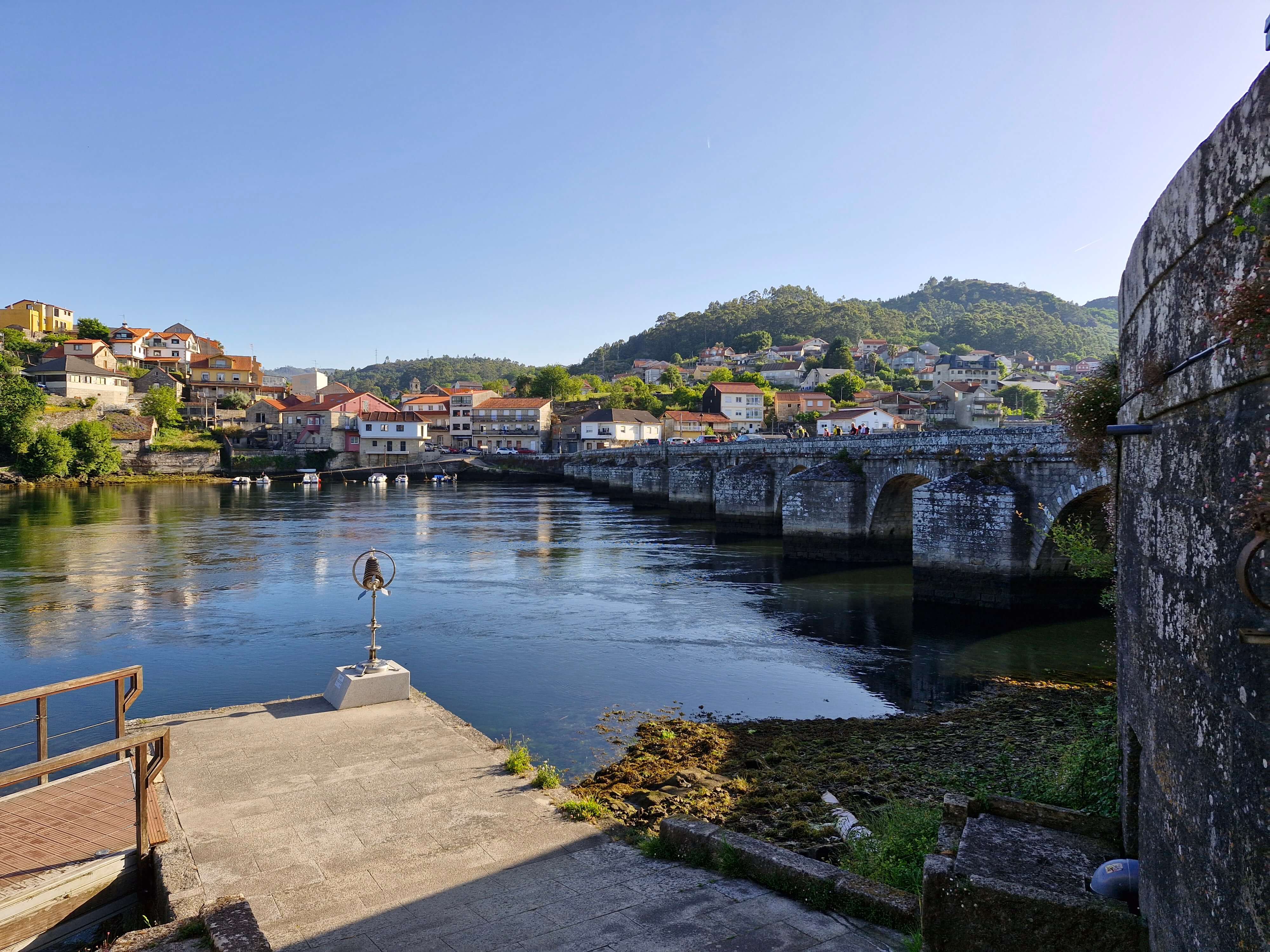 Another view of Ponte Sampaio bridge in Pontevedra