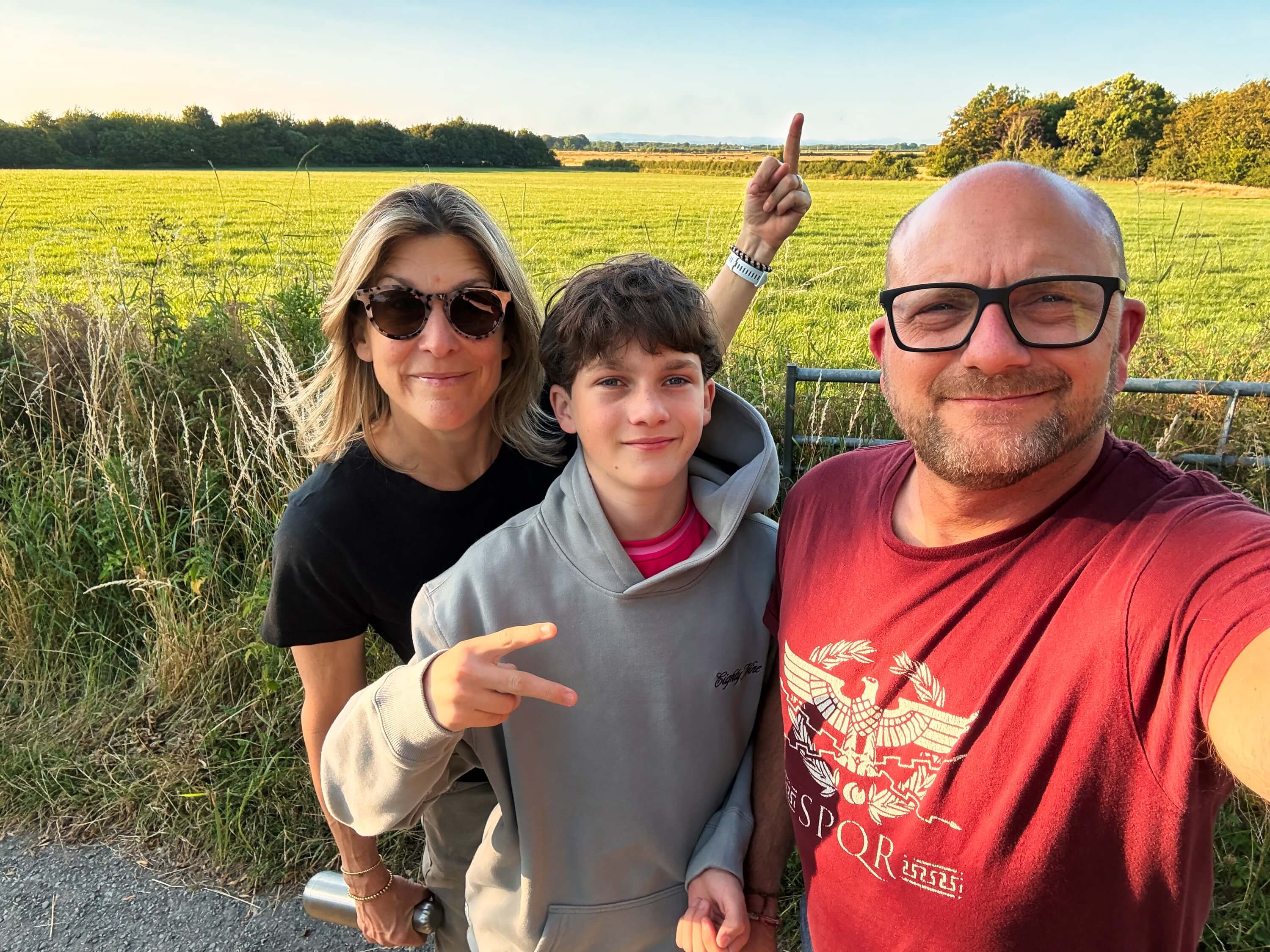 hwwe eli karplus 3 hikers selfie img 7643 1
