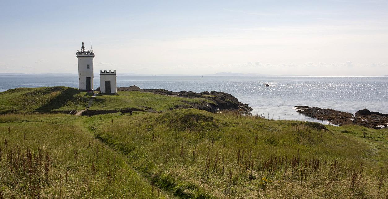 Der Leuchtturm von Elie auf dem Fife Coastal Path in Schottland