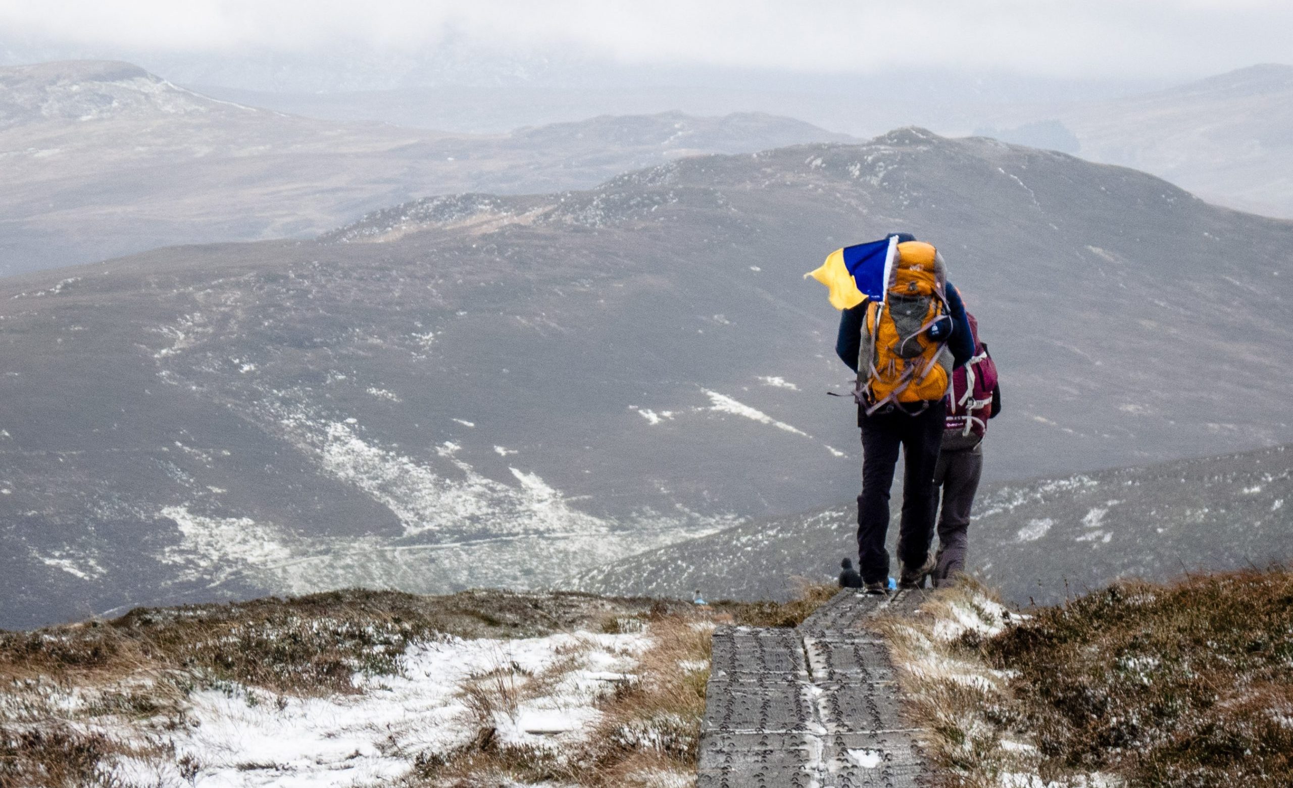 Winterwanderung in den Bergen von Wicklow in Irland