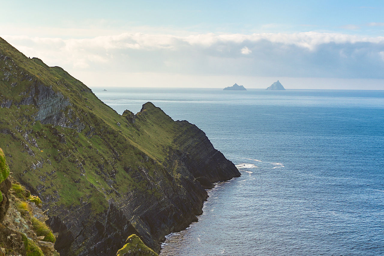 Die Küste von Kerry mit Blick auf die Skelligs