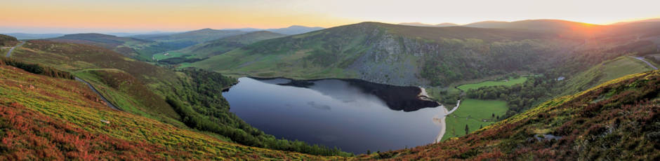 Blick über den Lough Tay im Wicklow Mountains Nationalpark in Irland