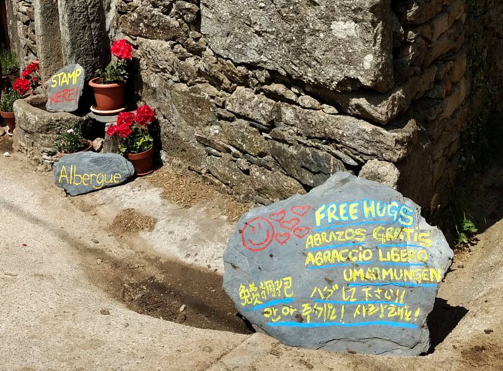 05 Camino Frances - Free_Hugs_Hillwalk_Tours
